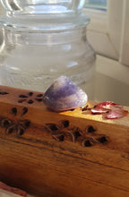 Load image into Gallery viewer, Iolite Tumblestone