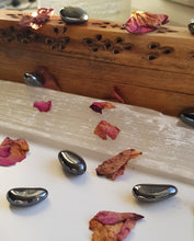Load image into Gallery viewer, Hematite Tumblestone