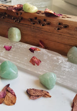 Load image into Gallery viewer, Green Aventurine Tumblestone