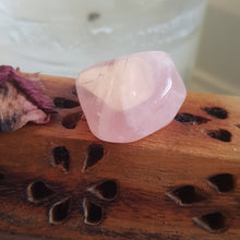 Load image into Gallery viewer, Rose Quartz Tumblestone