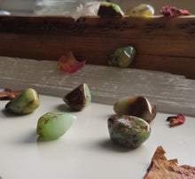Load image into Gallery viewer, Chrysoprase Tumblestone