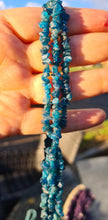 Load image into Gallery viewer, Crystal Chip Pull Necklace