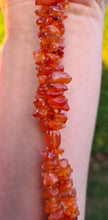 Load image into Gallery viewer, Crystal Chip Pull Necklace